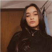 Studentessa universitaria di lingue disponibile per lezioni di inglese